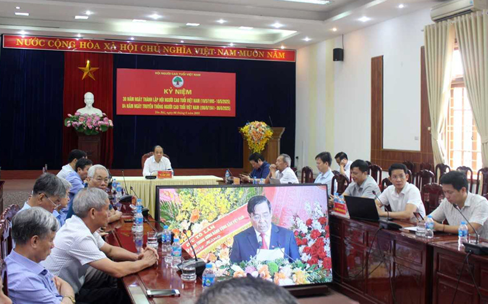 Đồng chí Tạ Văn Long – Phó Bí thư Thường trực Tỉnh uỷ dự Lễ kỷ niệm tại điểm cầu tỉnh Yên Bái.